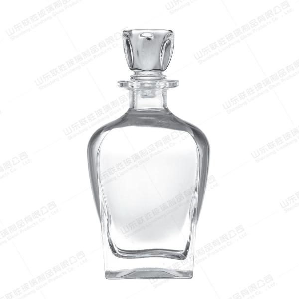 Customized 700ml Glass Wine Bottle The Perfect Addition to Your Wine Collection