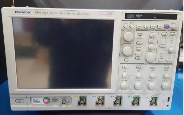 Osciloscopio de fósforo digital de 500 MHz usado y de segunda mano Tektronix DPO7054