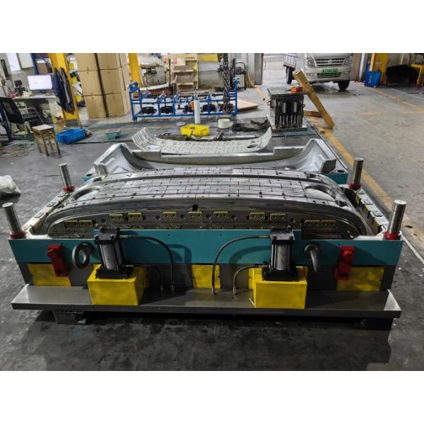 SMC Compression Mold for Truck Bumpers with 500000 Shots Lifetime, Thermal Oil Heating, and Single-Cavity Design