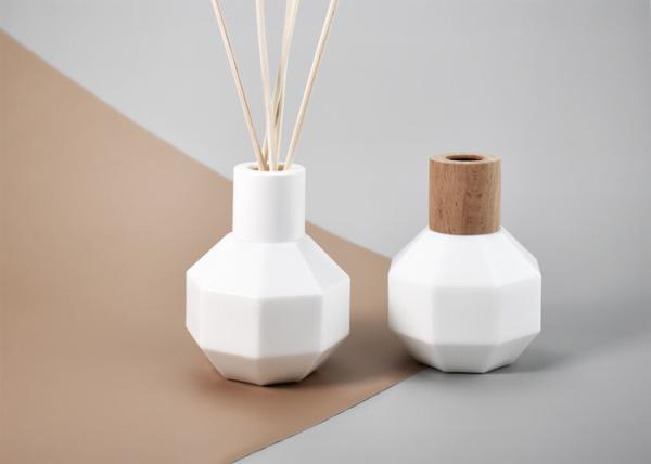 Porcelain Glass 100ml Ball Shape Unique Designed Reed Diffuser Bottle, Bulk Wholesale And Custom Glass Diffuser Bottles