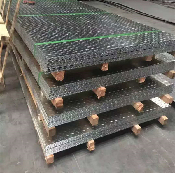 SUS304 1.4301 Polished Embossed Stainless Steel Sheet Checkered Plate for Anti-Slip Applications