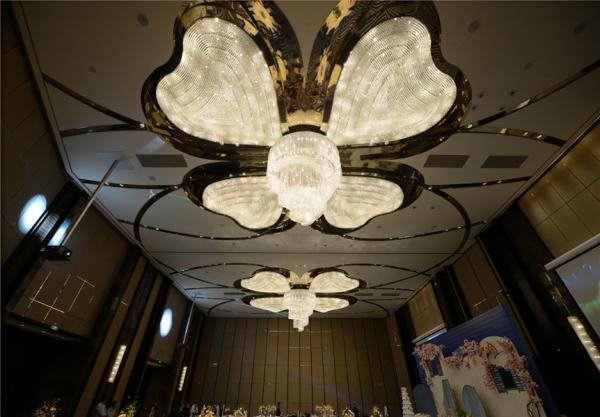 Interior Decoration Four Leaf Clover Shape Mall Hotel Stage Luxury Lobby Crystal Led Chandelier Ceiling Light