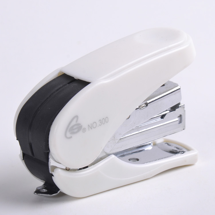 Wholesale mini stapler office stationery 24/6 plastic mini stapler