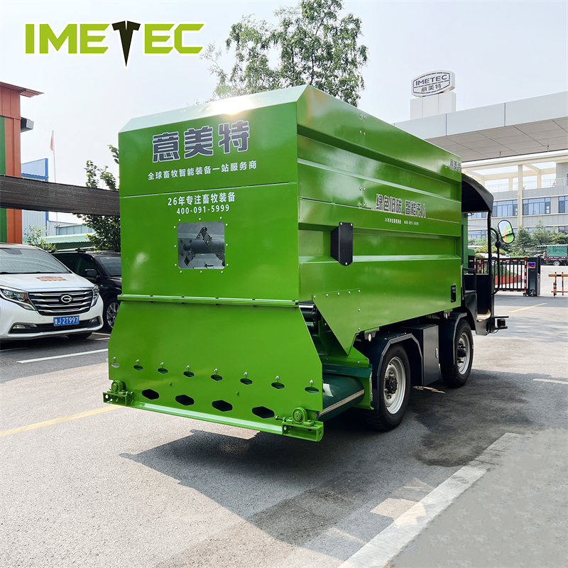Battery Powered Livestock Robotic Feeding Systems Autonomous Equipment
