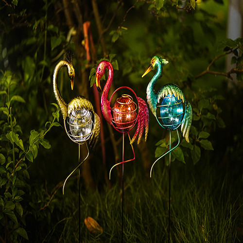 На открытом воздухе солнечное приведенное в действие освещение статуи сада фламинго пинка солнечное