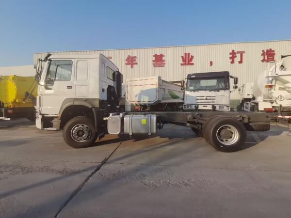 SINOTRUK HOWO LHD 6X4 400HP Water Oil Tanker Chassis
