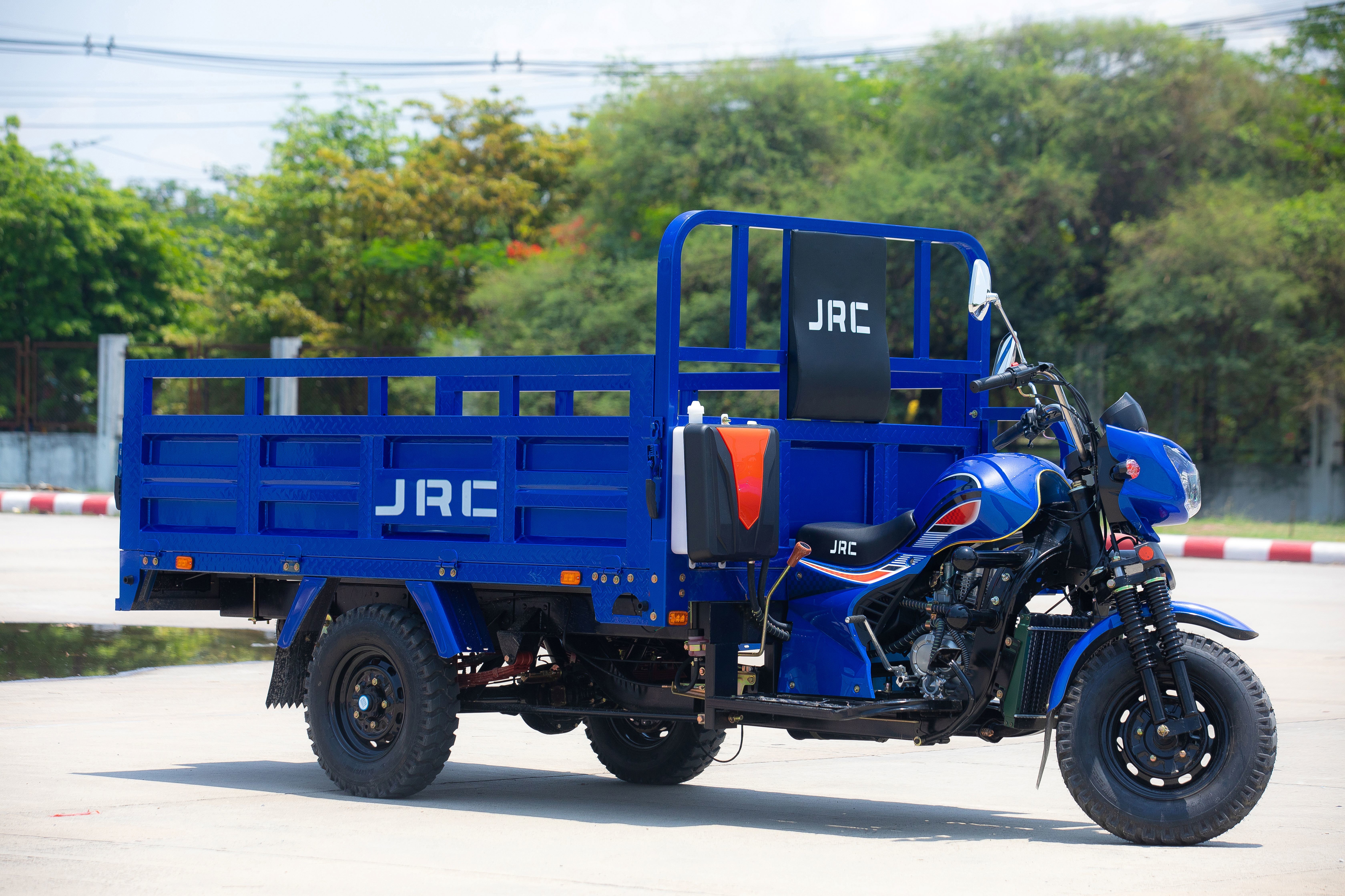 JRC-250 ZH-A Cargo Tricycle with 250 CC Engine, 500 kg Load Capacity, and Reinforced Steel Cargo Bed