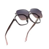 O grampo unisex em óculos de sol magnéticos para mulheres polarizou o quadrado retro da proteção UV