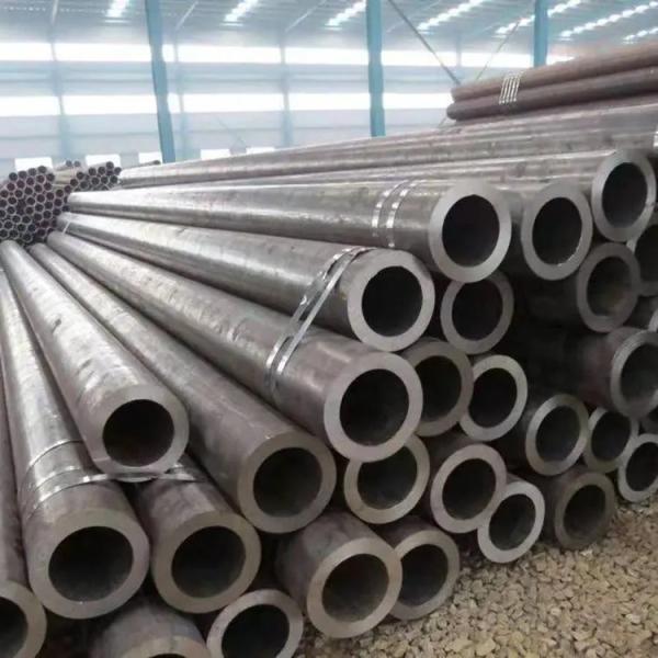 Oiled Seamless Steel Pipe Equipped with Plastic Pipe Cap End Protector Providing Strength and Corrosion Protection