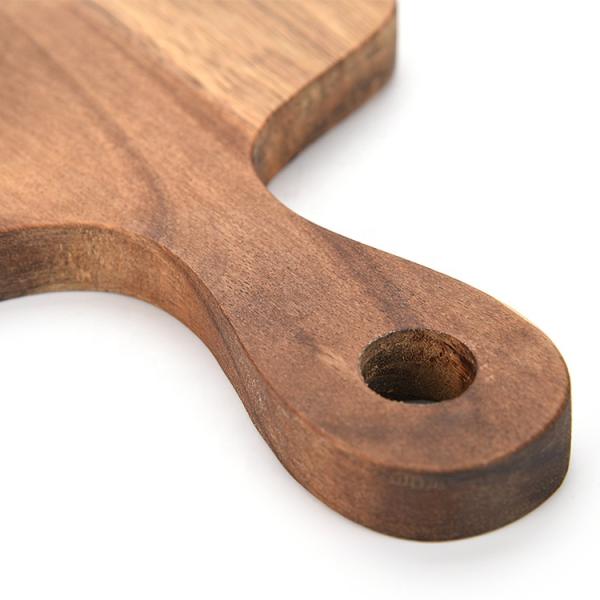 Естественный мрамор в реальном маштабе времени доски сыра шифера края и деревянная кухня затвора