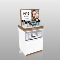 Présentoir de soins de la peau en bois platine, meuble central de hall avec caisson lumineux pour une conception de magasin peu encombrante et un mobilier de magasin multifonctionnel