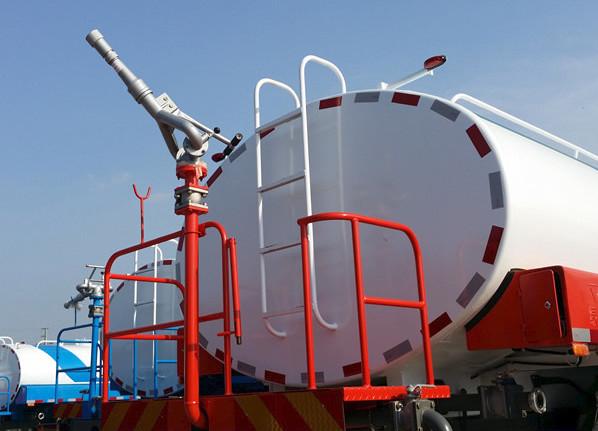 SINOTRUK HOWO Water Tank Truck EURO II 15000L With German VDO Instruments