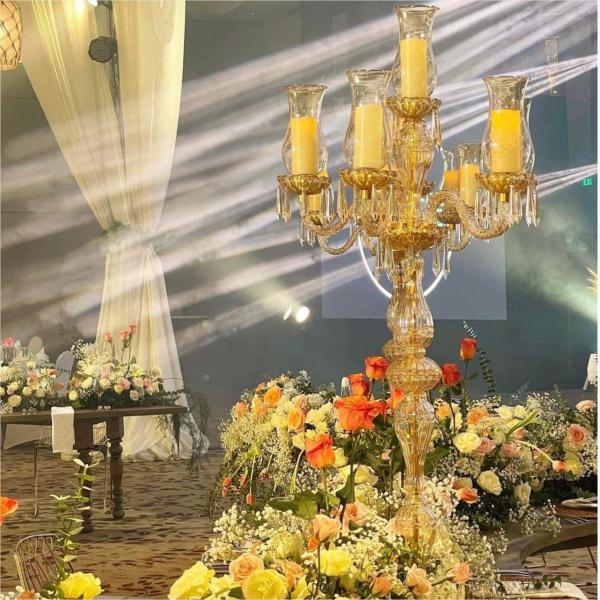 ZT-394 décoration de mariage 6 bras coupé verre tasse haut porte-bougies de couleur or chandeliers