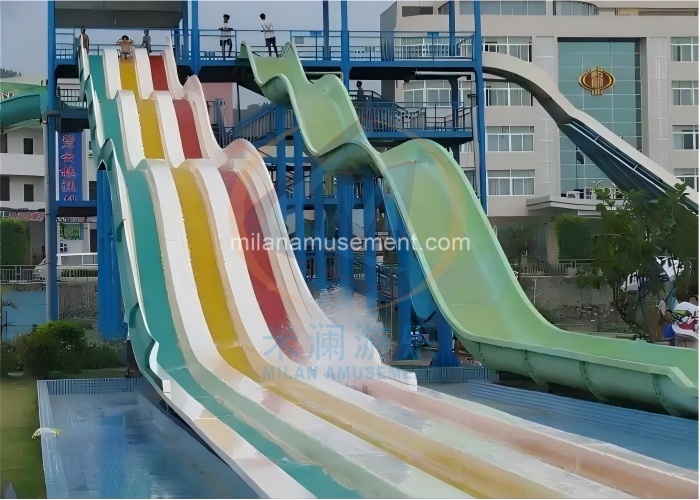 Multiple Racer Slide For Water Park Thrilling Water Slide