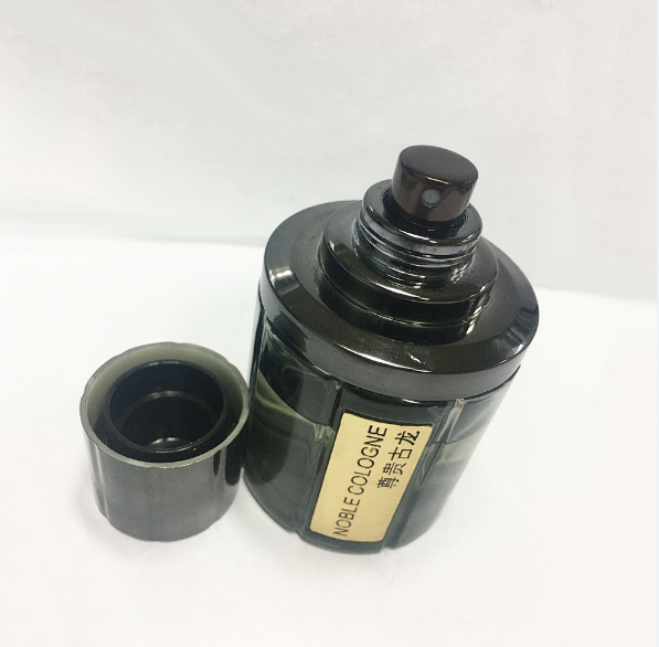 Двойное пластиковое стекло крышки 50ml распыляет флаконы духов с украшением металла