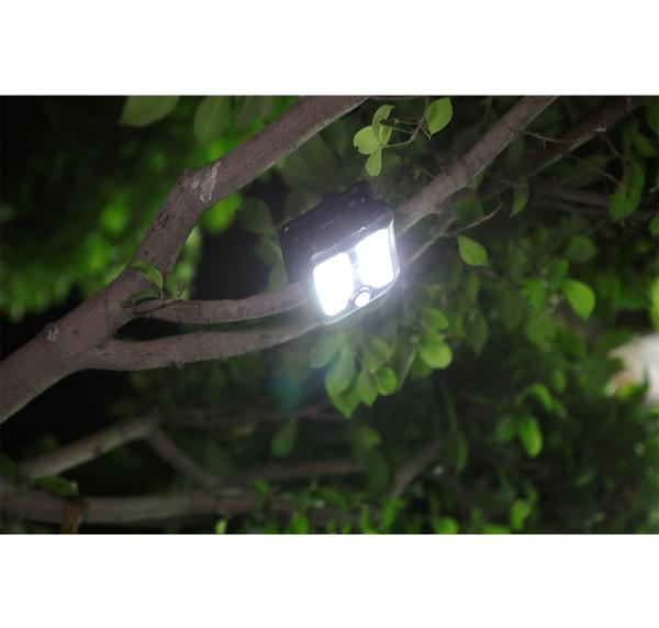 Lâmpada de sensor solar de jardim com fluxo luminoso de 300lm e design portátil