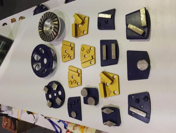 Disco de moedura do diamante de PDC com os dentes um para o concreto e o assoalho de Terrezzo