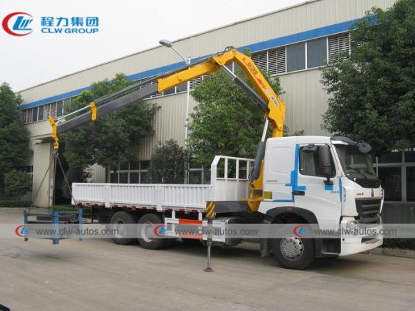 O caminhão de Sinotruk HOWO 6*4 montou o guindaste do crescimento da junta 6.3T