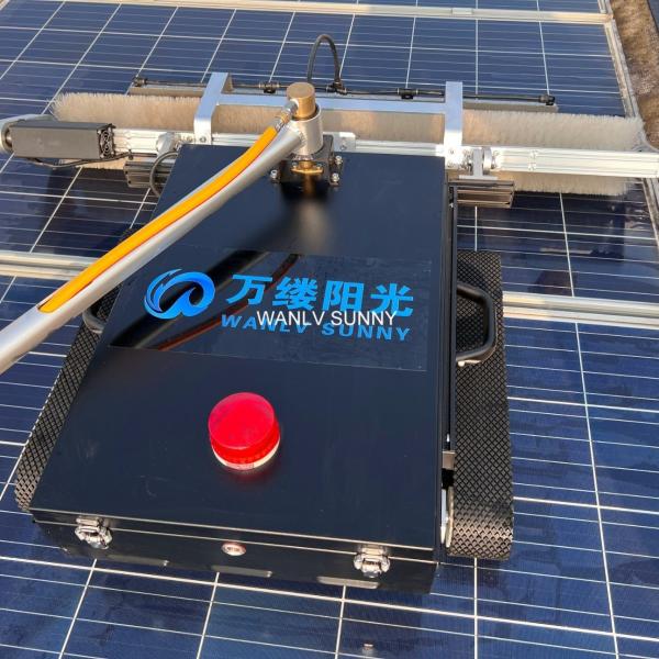 L'équipement de nettoyage des panneaux solaires pour les fermes photovoltaïques