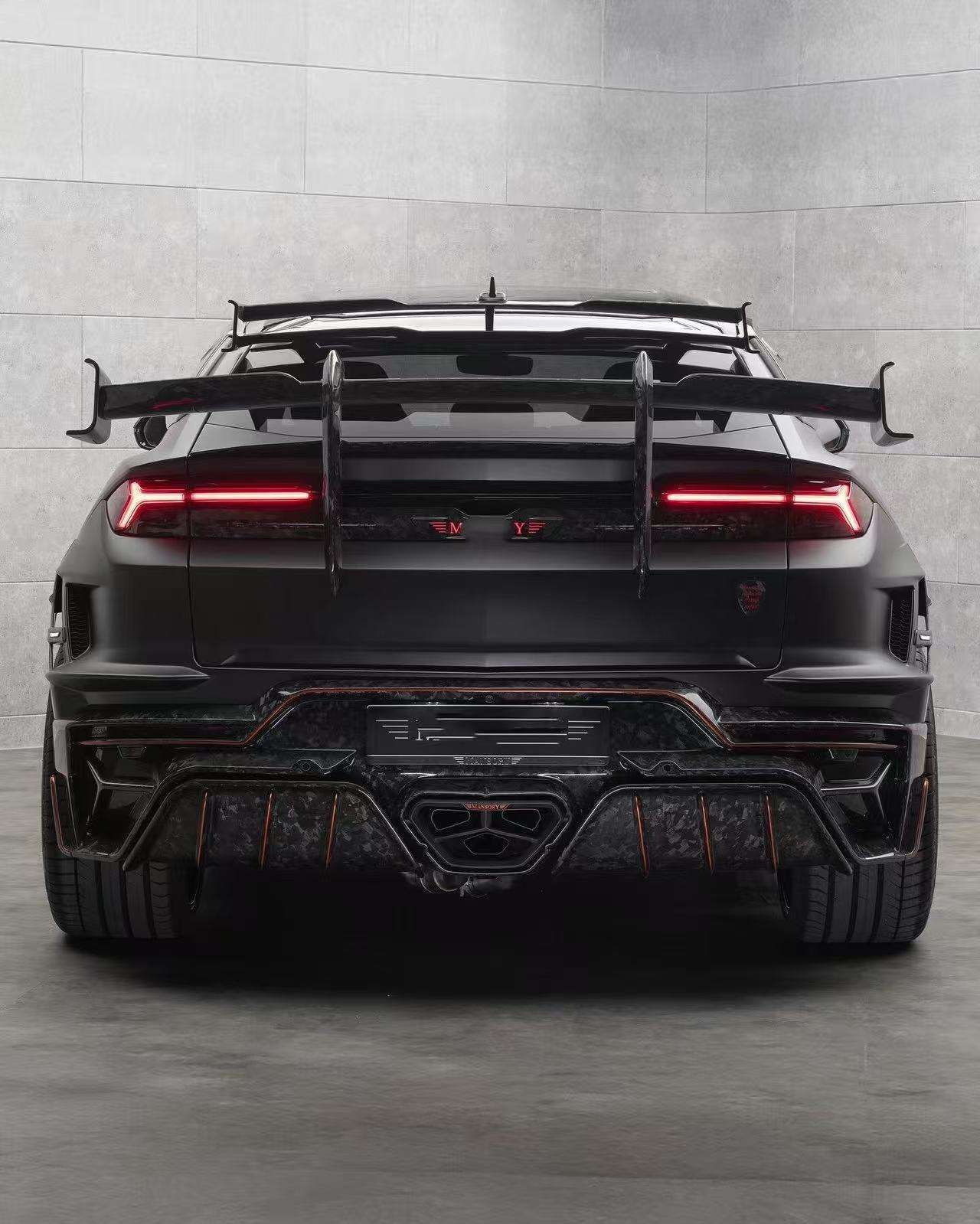 Lamborghini URUS SE Body Kit Carbon Fiber With Hood Fender Spoiler