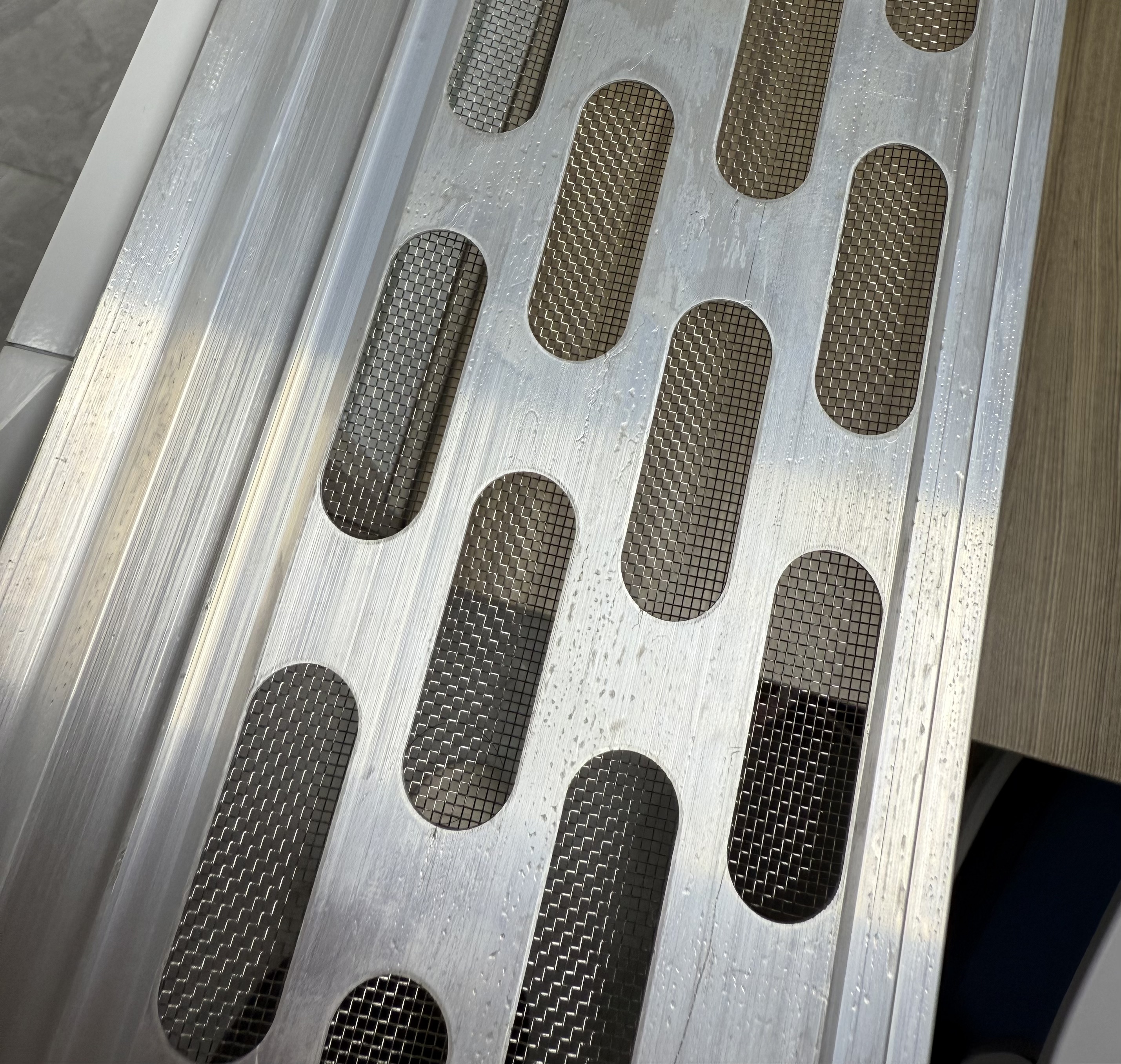 Commercial Aluminum Gutter Leaf Guards Long Lasting Aluminum Gutter Covers Mill Finished