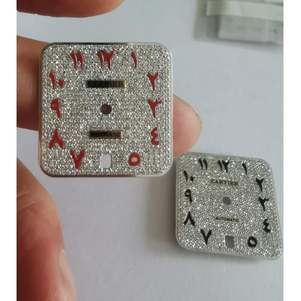 Эксклюзивные дизайнерские часы с муассанитом Royal Luxury Moissanite Santos на запястье