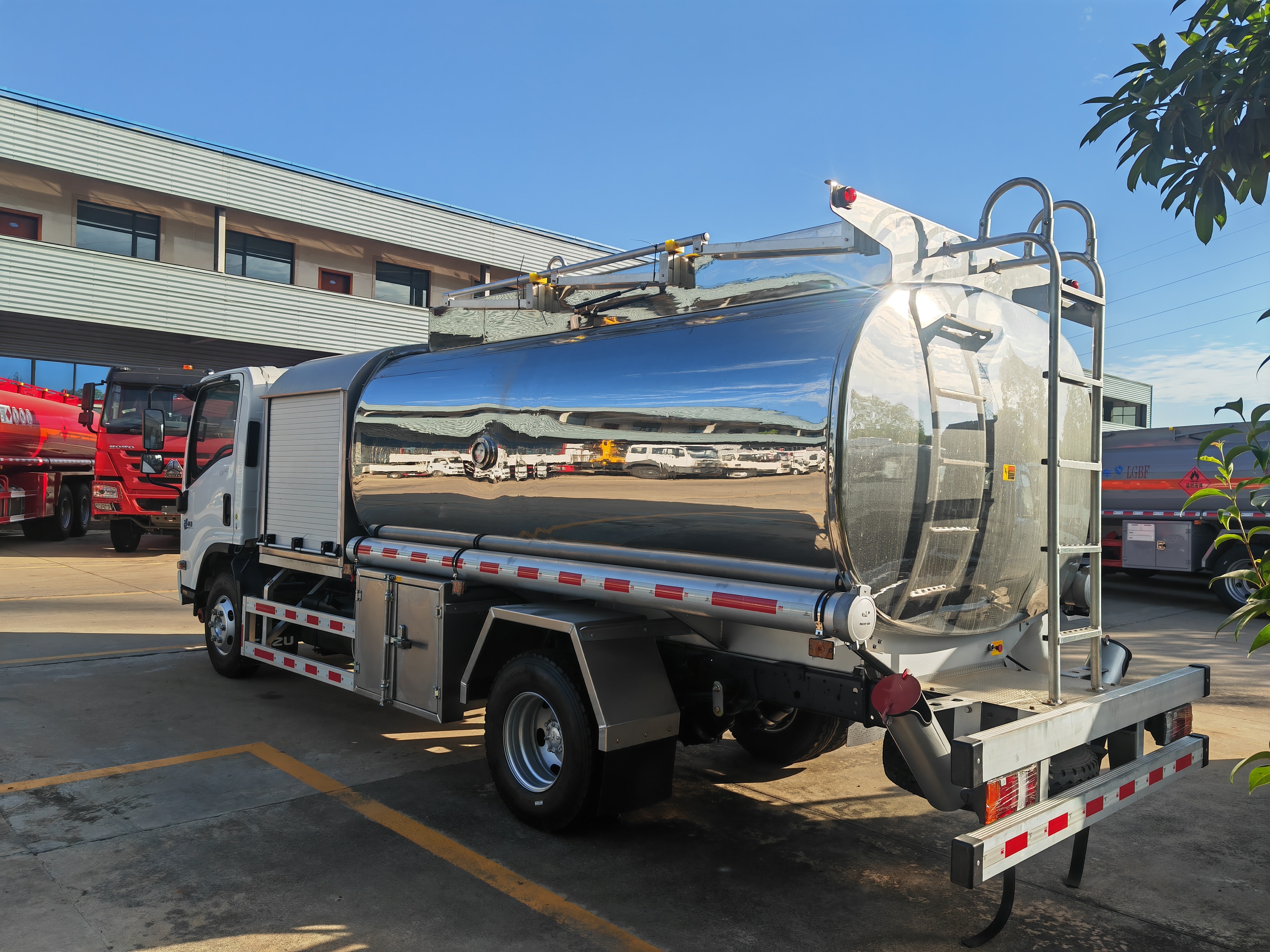 ISUZU Stainless Steel Aircraft Refueling Truck (Jet A-1 Aviation Tanker)