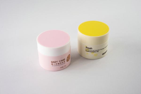 Colorful Smooth Plastic Cosmetic Jars For Personal Care Products Screw Cap