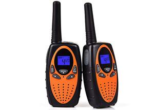 Walkietalkie pequenos interurbanos com os botões etiquetados para esportes/curso