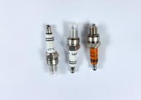 Le noir/Whtie/orange des bougies d'allumage de moteur de moto/tricycle A7TC colore disponible