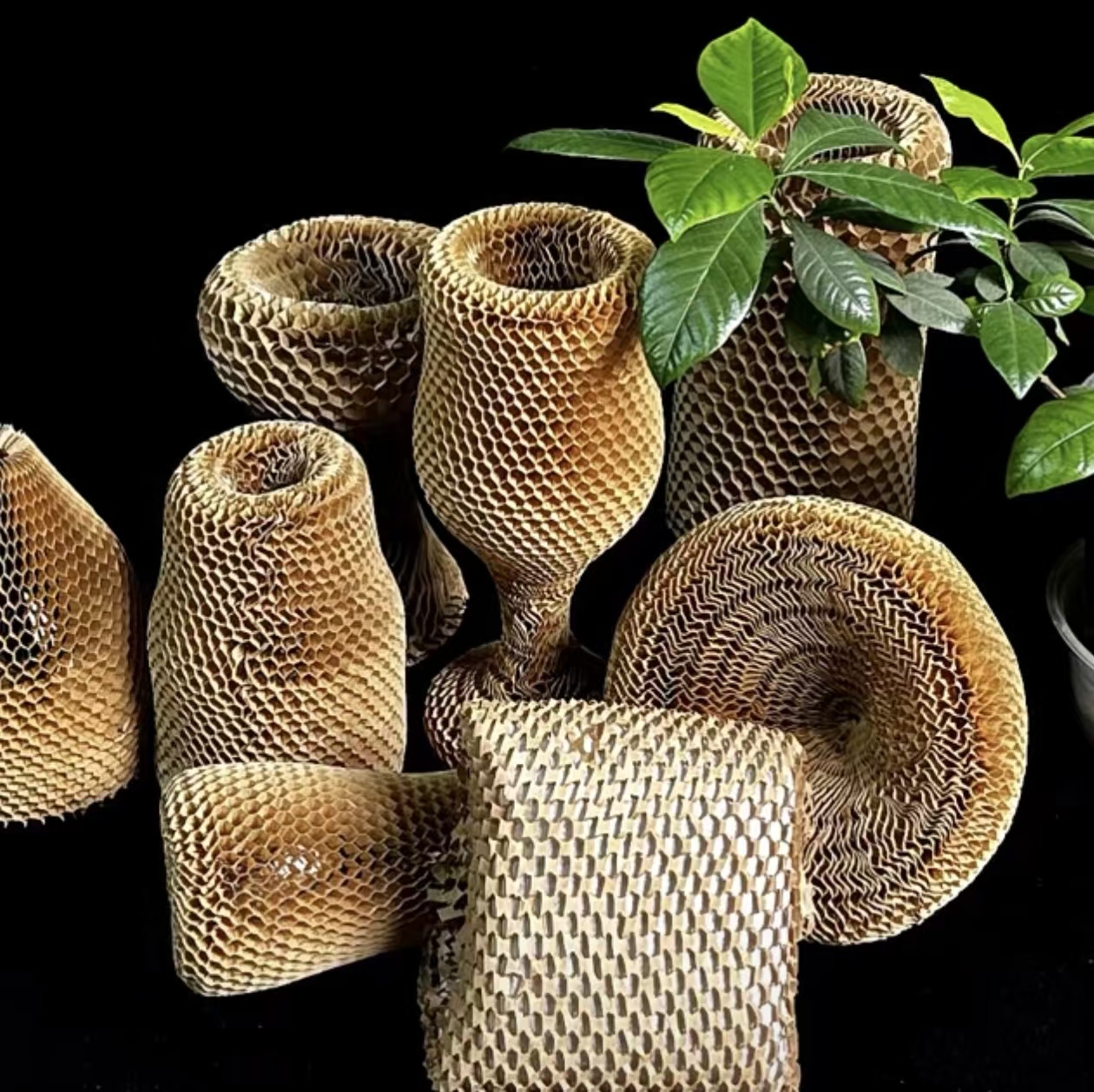 Natural Kraft Honeycomb Sleeve for Irregular Glass – Expandable Protector for Vases & Sculptures
