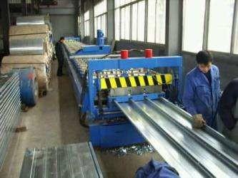 Rolo da plataforma de 15kw andares que forma o material 9.5m×1.5m×1.3m da bobina de Galvanzied da máquina