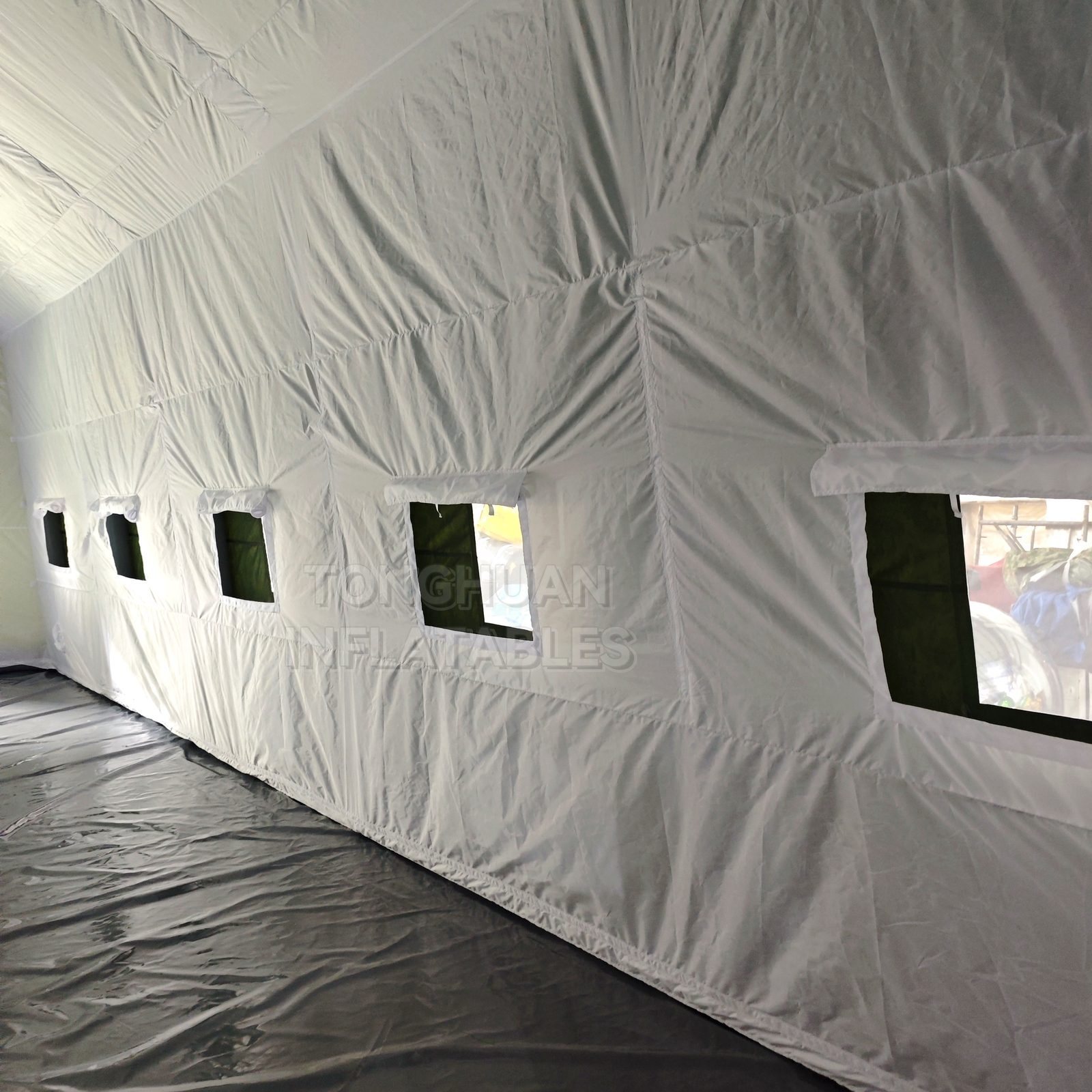 Commercial Camouflage Inflatable Emergency Shelter Tent with Large Capacity Air Frame Windows and Modular Entrance for Field Operations