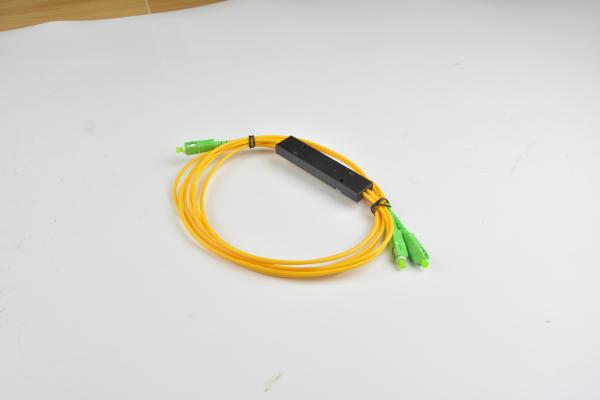 1x2 4 8 16 boîte PLC G657A1 0,9 mm SCUPC Splitter PLC à fibre optique conique pour la directivité dB ≥55