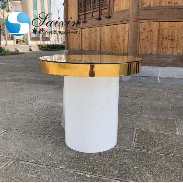 Tabela de bolo de ouro único para festa de casamento