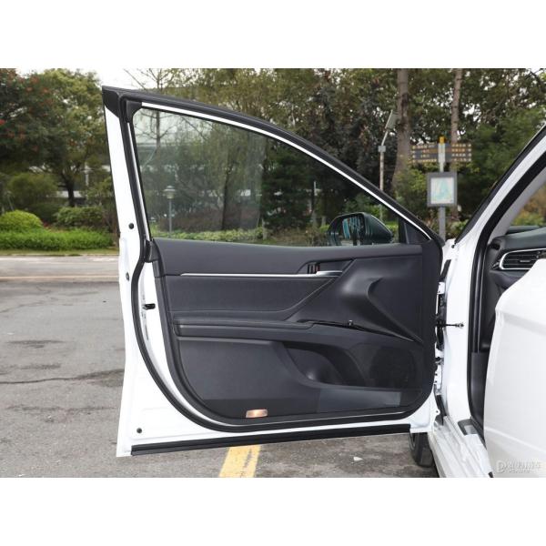 Седан Toyota Camry 2023 2.5hq Mh EV Двойной двигатель Флагманский гибридный автомобиль Бензиновый автомобиль