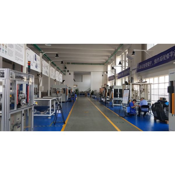 Machine de soudage par friction à rotation à haute efficacité 230V 16A 450*900*1100mm pour soudage en plastique