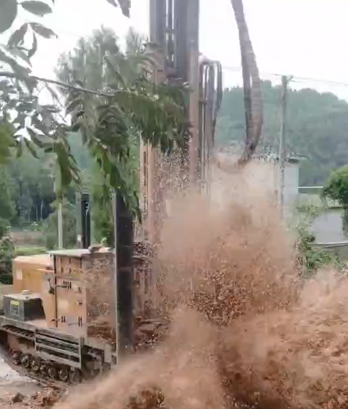 260m Ground Source Heat Pump / Wheeled Pneumatic Water Well Drilling Rig