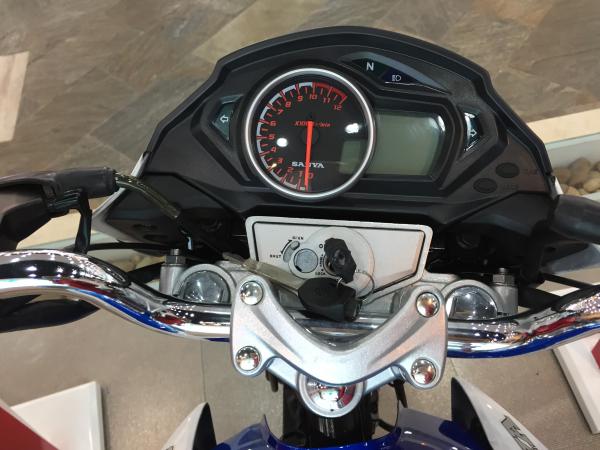 150CC Engine Gas Powered Motorcycle Multiple Front Headlight Seat Cushion With Air Bag