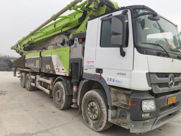19 ans d'expertise en machines de construction écologiques Zoomlion voiture de pompage d'occasion sur châssis Benz