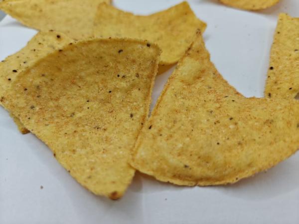 Des chips au maïs au goût de tomate pour les amateurs de collation savoureuse