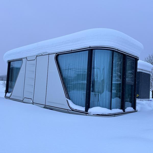 FULL KING B7 Villa extérieure préfabriquée chambre modulaire capsule mobile espace commercial capsule préfabriquée avec balcon et verrou de porte