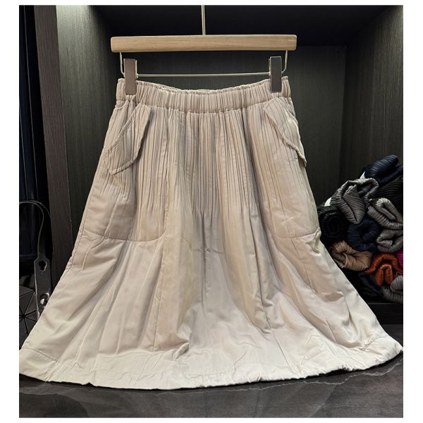 High-end Elegant Temperament Solid Color Quilted Half Skirt Women Autumn Winter New Thickened Slimming Versatile A-line Natural