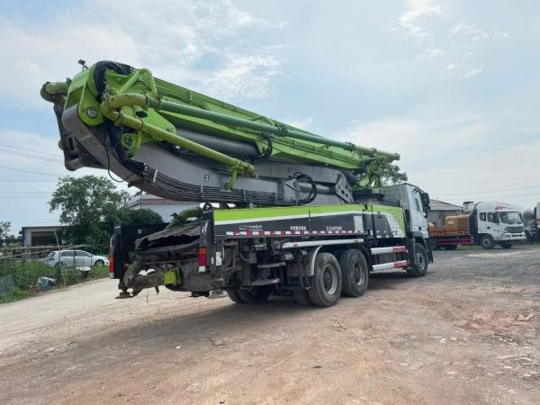 Zoomlion 47m 2013 Año 52m Bomba de hormigón para hormigón semi seco 12060*2500*4000mm