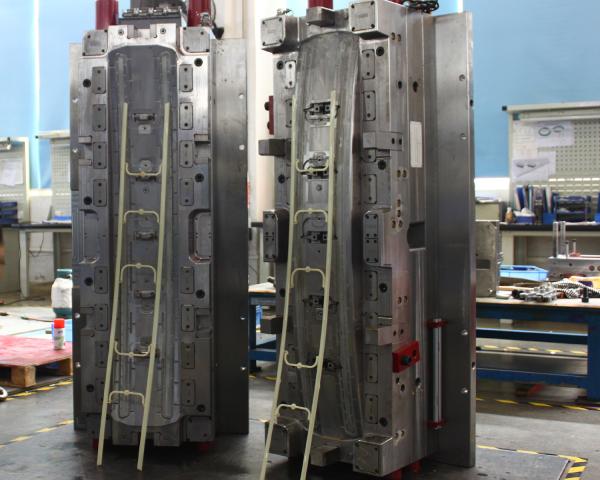 Top Frame Deformable Product Plastic Injection Mould For Automotive Interior
