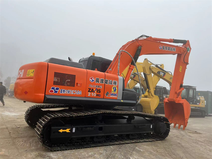 Использованный экскаватор Hitachi ZX210 импортирован из Японии с прямым впрыском