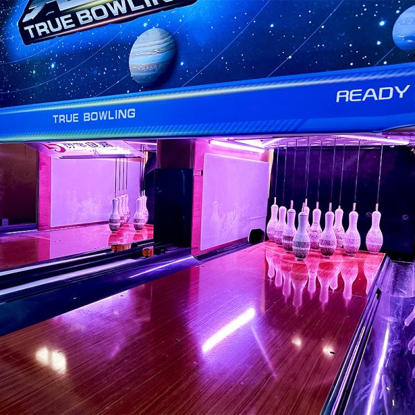 New Design Bowling Ball Machine with 2000kg Gross Weight 590X240X240cm Package Size and 1 Year Warranty