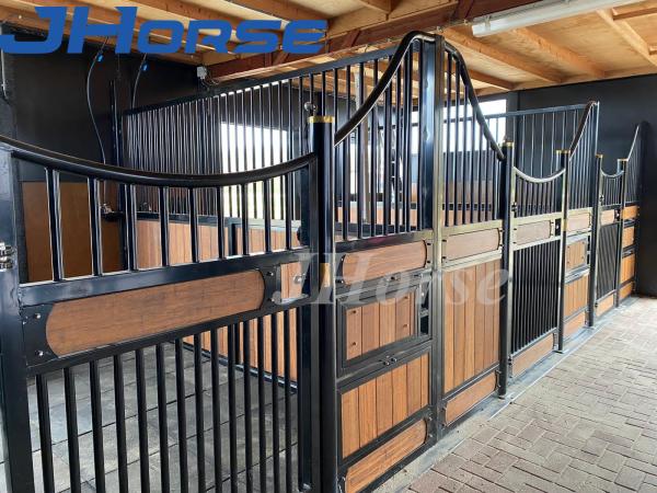 Celeiros de cavalo europeus das placas de bambu da madeira de Austrália 3.8m 4m que oxidam não