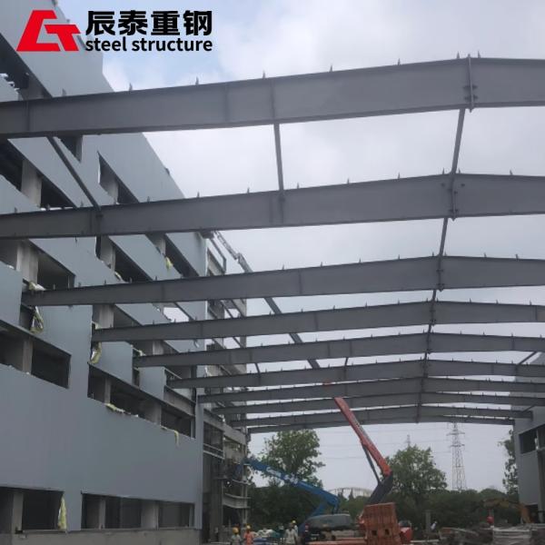 Innovación espacial sostenible y respetuosa con el medio ambiente para almacenes con estructura de acero