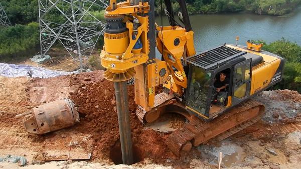 Equipamento de perfuração giratória máximo da profundidade 37m/45m TYSIM KR125A da perfuração do diâmetro 1300mm da perfuração do torque 125kN.m